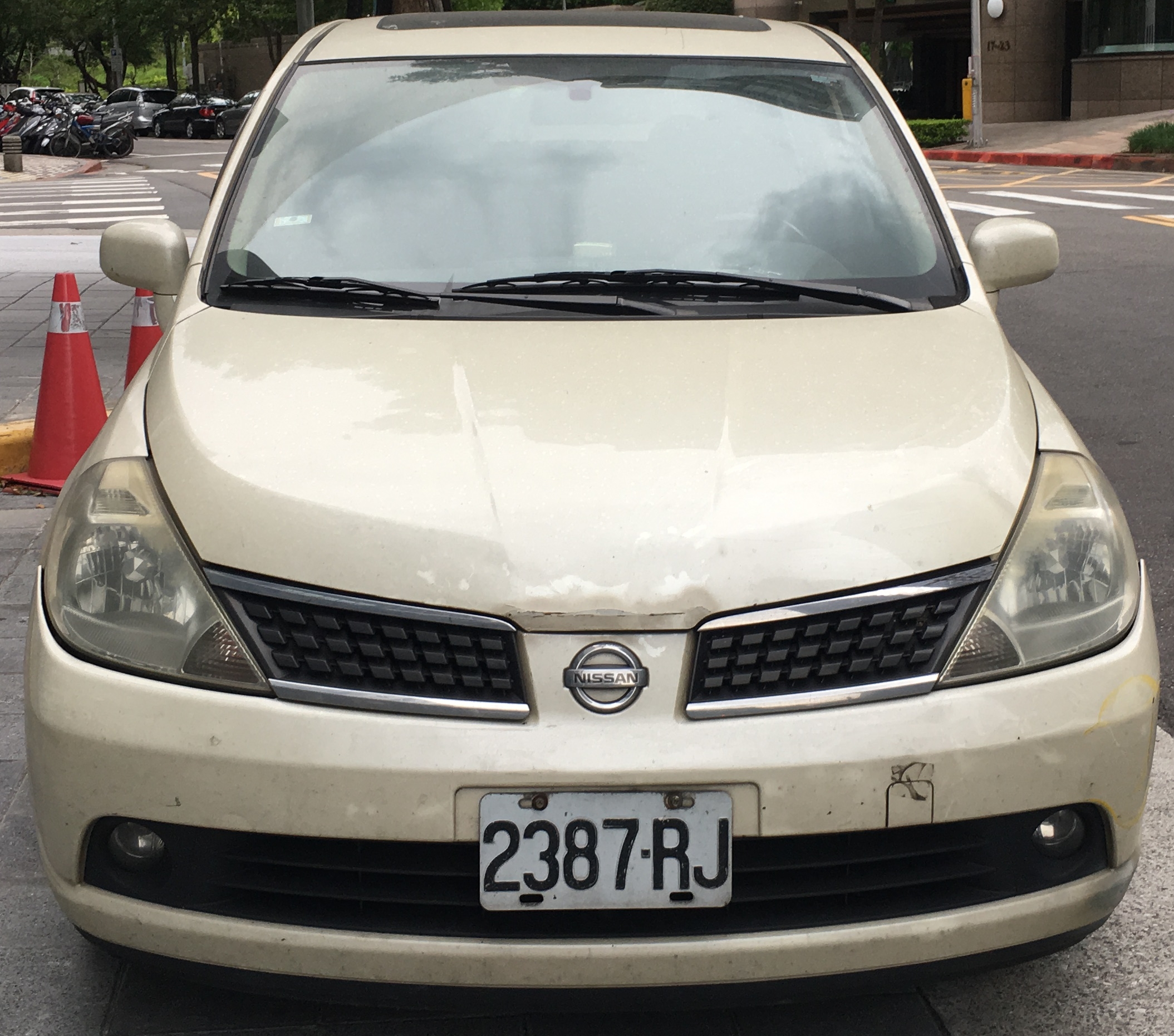 日產汽車
