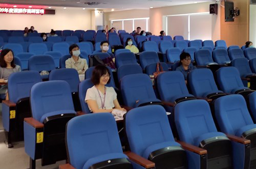 署同仁至財政部北區國稅局授課時進行檔案應用宣導03