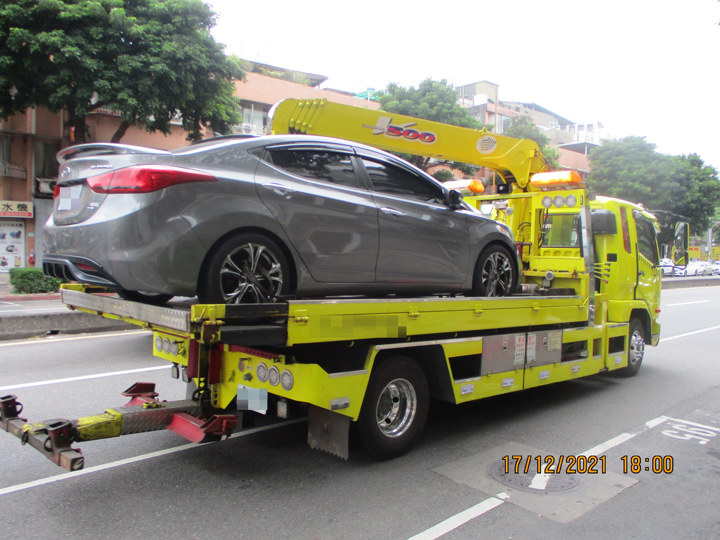 義務人車輛上拖吊車