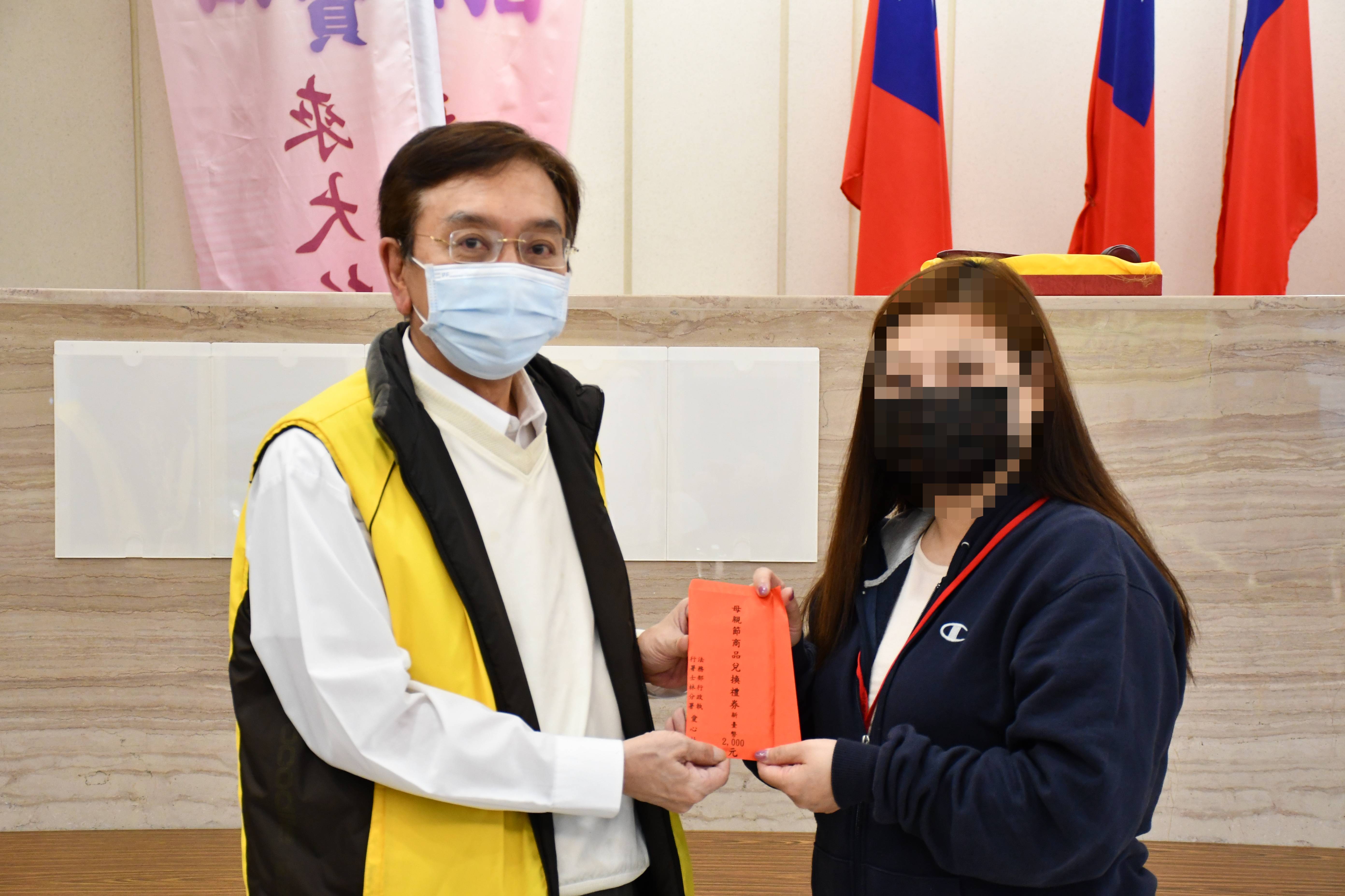 弱勢關懷，與本分署長合照