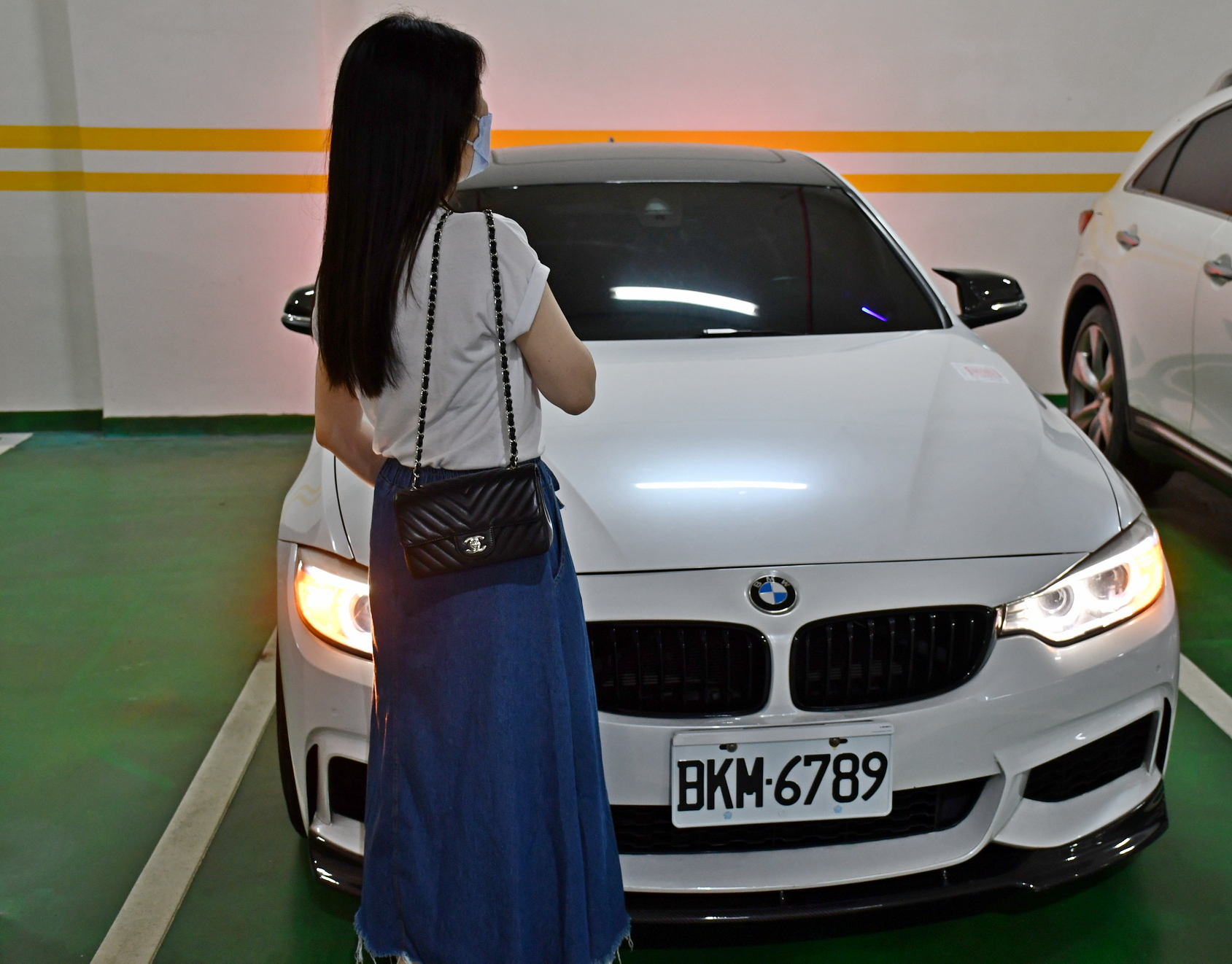 BMW 4 Gran Coupe & Chanel 肩背包/斜背包