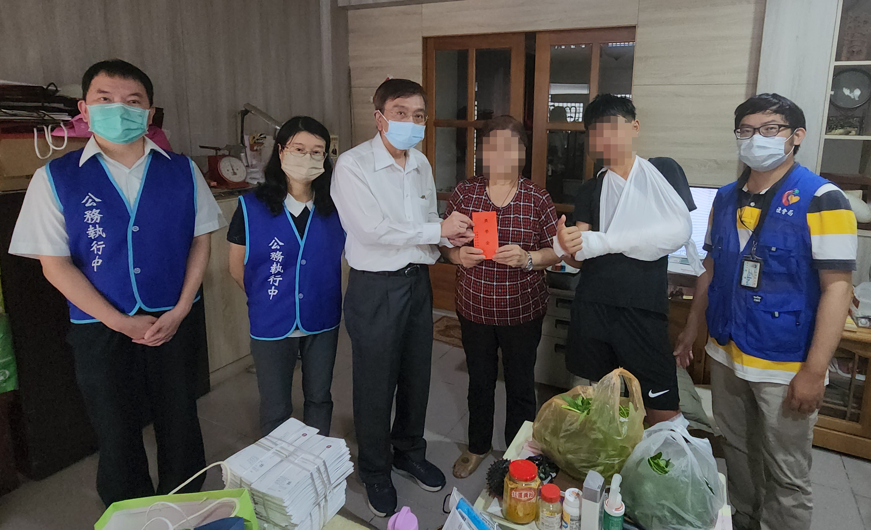 士林分署致贈獎學金合影